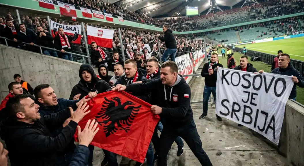 Albanci poniženi u Varšavi! Poljski navijači im oteli zastavu, pa istakli parolu „Kosovo je Srbija“