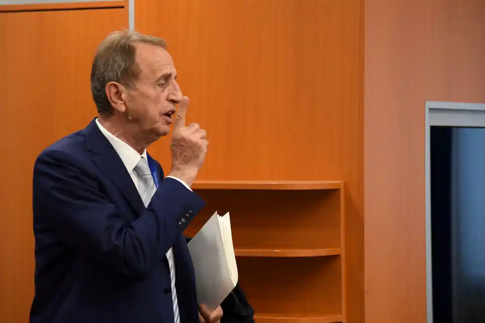 Brković: Nezakonita prodaja “Vektre Jakić”