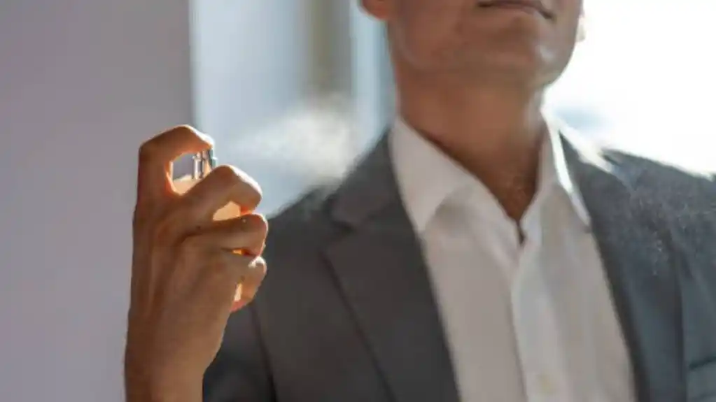 Infektolog objasnio zašto ne treba stavljati parfem na vrat