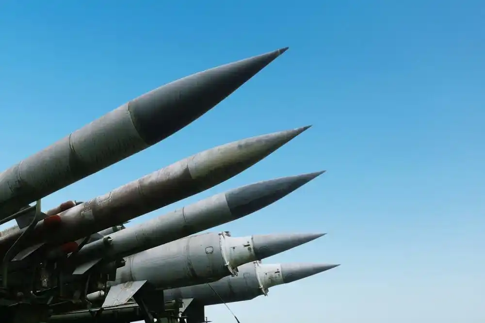 Izvještaj: Nuklearne sile imale ove godine nešto manje od 10.000 atomskih bojevih glava spremnih za trenutnu upotrebu