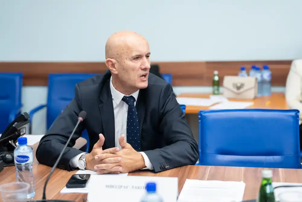 Laković napustio PES, ali zadržao poslanički mandat: Ostavke na funkcije, ali ne i na mandat