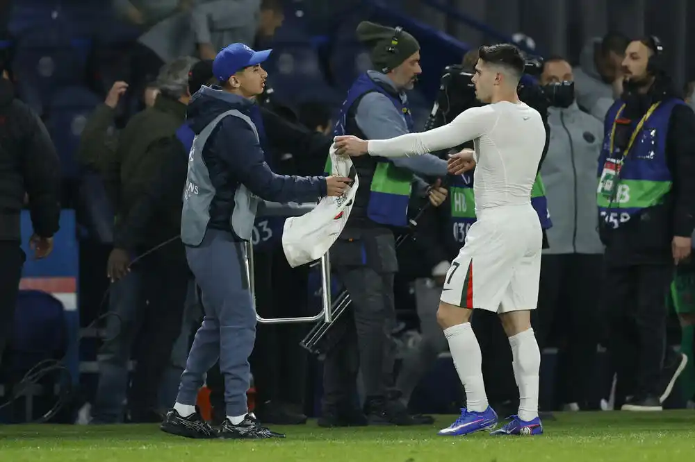 Neto se izvinio zbog guranja dječaka koji sakuplja lopte