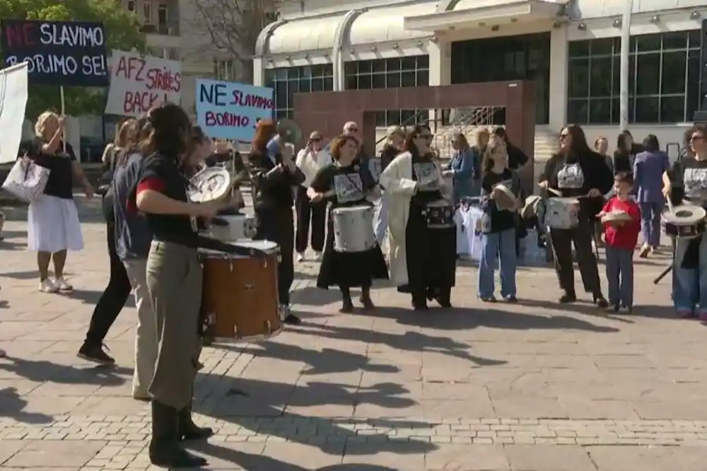 Održan osmomartovski marš „Ne slavimo, borimo se“