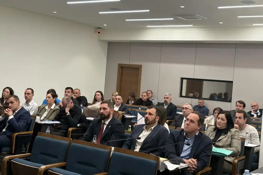 Partijama preko 20.000 eura mjesečno: Opština Bar na godišnjem nivou strankama daje 263 hiljade eura