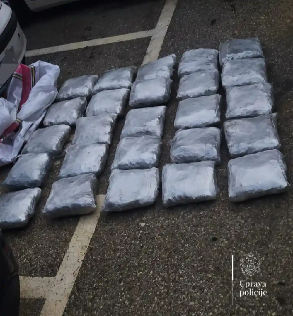 Podgorica: Uhapšen vozač, nakon potjere policija pronašla 26 kilograma marihuane