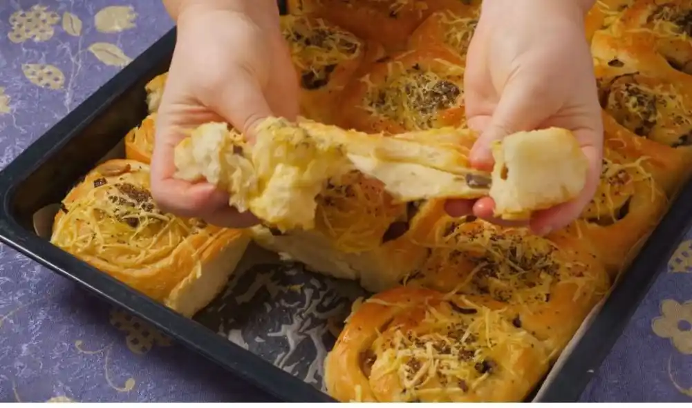 Posno pecivo sa šampinjonima: Mekano kao pamuk, puno sočnog nadjeva