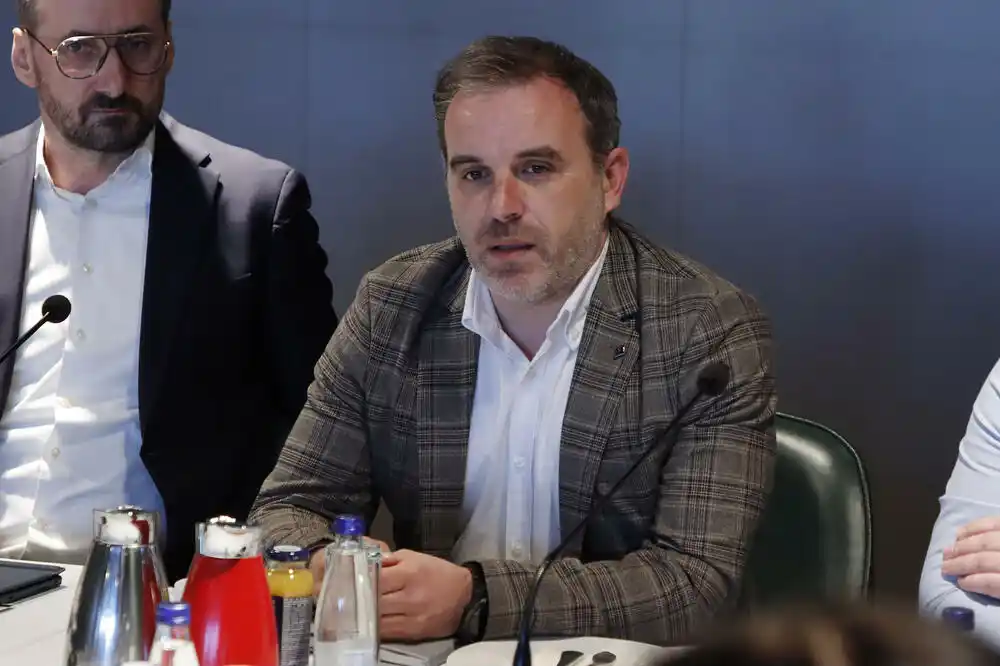 Stojanović: Gorivo skuplje 90 odsto, poskupljenje avio-karata moguće od aprila