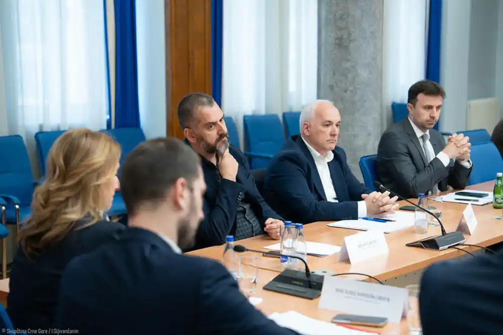 Vlada tvrdi da je reagovala na vrijeme, opozicija tvrdi suprotno