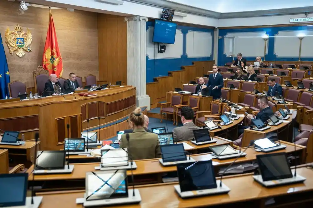 Vuković Kuč: Sistemsko urušavanje parlamenta; Čarapić: Kad je uhapšen Đukanović, DPS-u više nisu cilj integracije