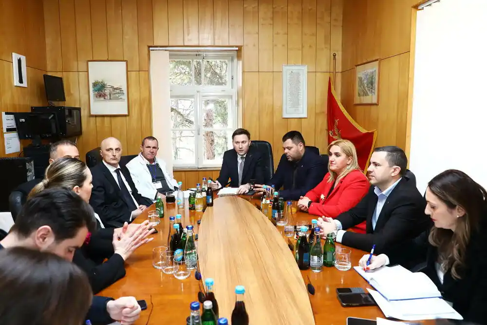 Završeni radovi na adaptaciji terasa bolnice u Brezoviku; Šimun: Cilj je da dodatno osnažimo zdravstvene ustanove