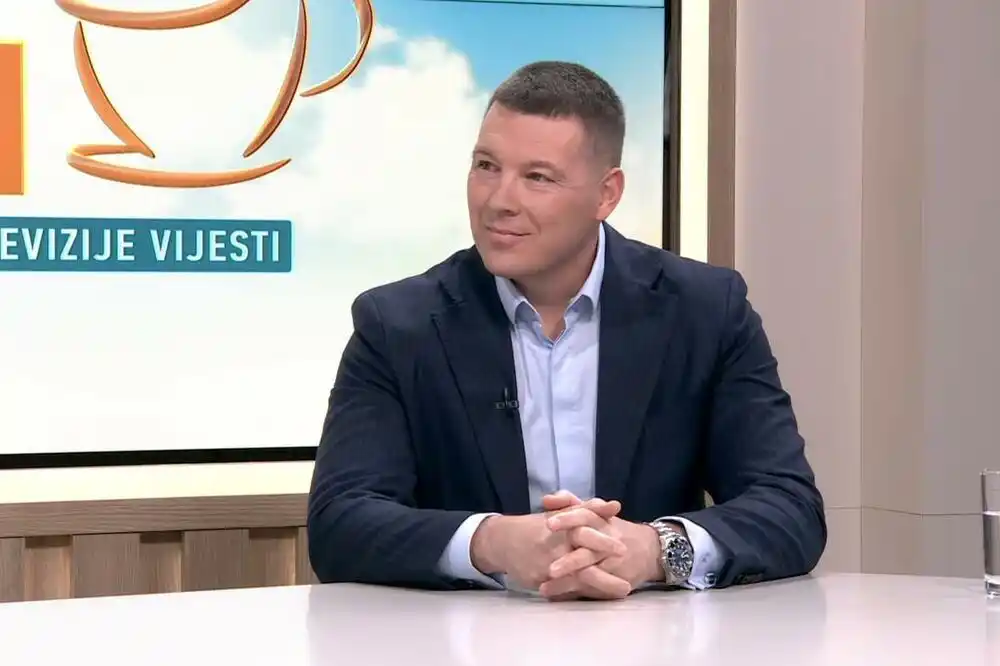 Adžić: Vladajuća većina se okrenula identitetskim pitanjima jer nije ispunila ključna ekonomska obećanja