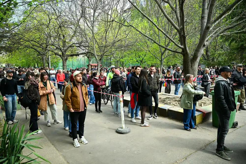 Ankete rađene uoči izbora pokazuju da bi opozicija mogla da pobijedi na izborima u Mađarskoj, izlaznost rekordna