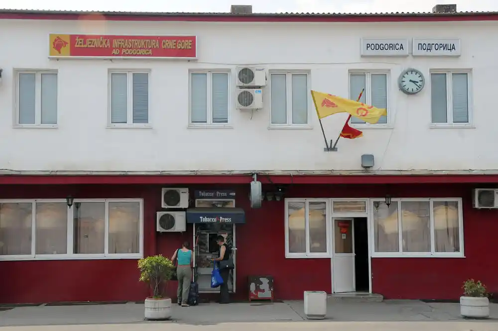 Arsović: Nedopustivo da se radnici ŽICG drže u mraku, bez plata, dok institucije prebacuju odgovornost s jedne na drugu