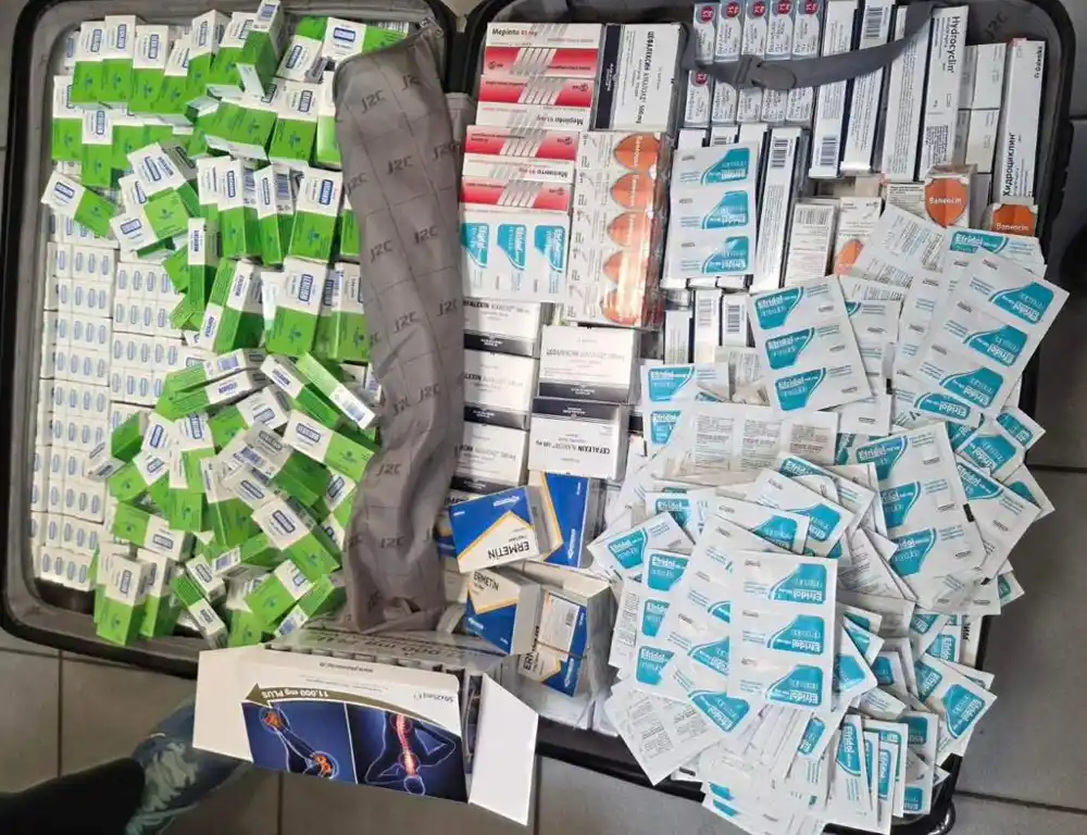 Baranin pokušao da prošvercuje skoro 1500 kutija ljekova