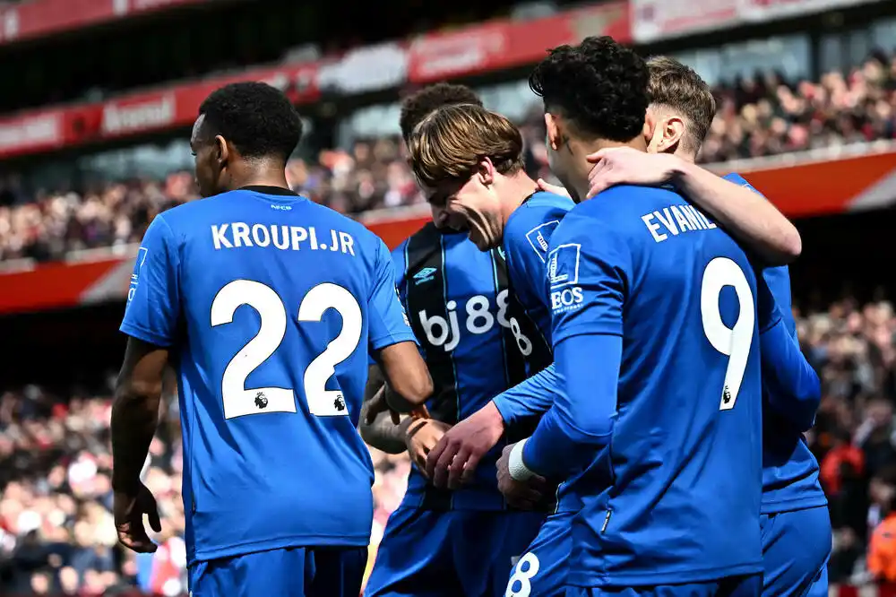 Bornmut se uključio u trku za Evropu i Arsenalu otežao put do titule