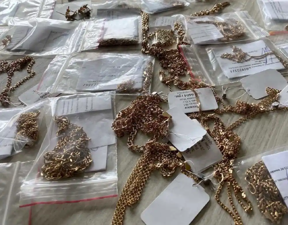 Carinici zaplijenili 1,7 kg zlatnog nakita na skopskom aerodromu