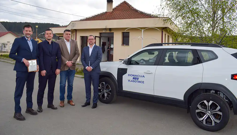 Dnevnom centru za djecu i omladinu sa smetnjama i teškoćama u razvoju Berane donirano vozilo