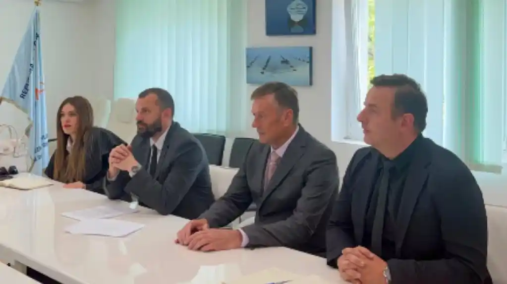 Epilog sastanka Butorovića i Mikijelja: Carević uklonio stubove sa Slovenske plaže