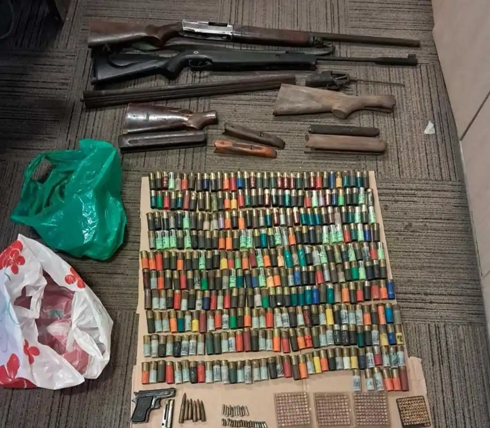 HAPŠENJE U ZETI: Pretresom oduzeto više komada oružja, mašina za pravljenje municije, preko 400 komada municije i 1000 kapisli za punjenje patrona