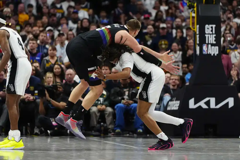 Jokiću sudar titana u derbiju, Vembi još mora da uči