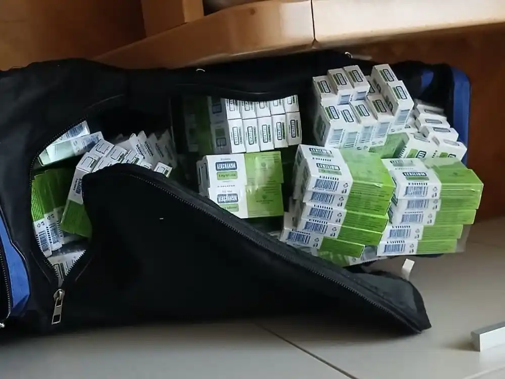 Još 3000 kutija i kesica ljekova pronađeno u stanu Baranina koji je juče pokušao da prošvercuje skoro hiljadu i po