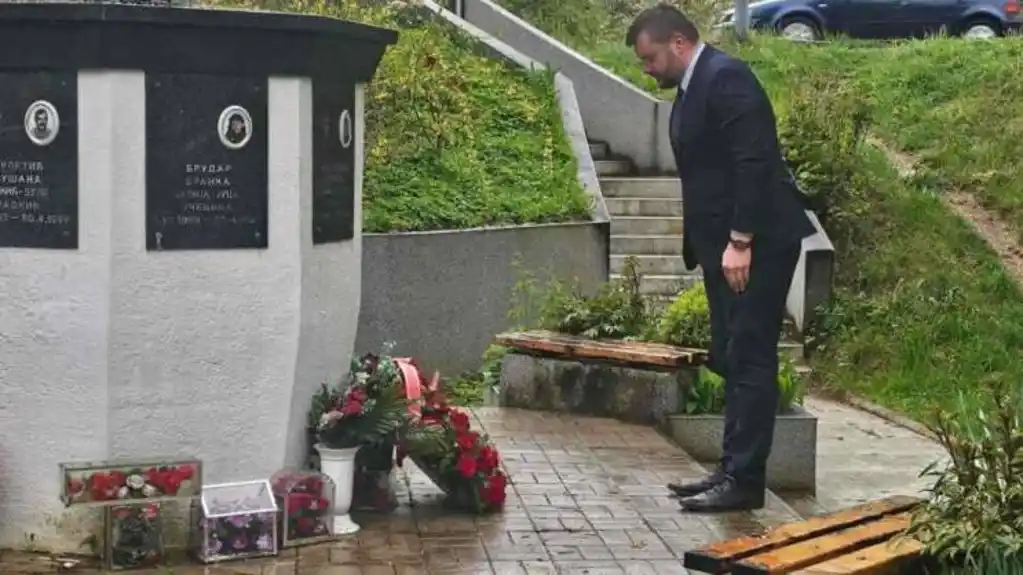 Koprivica položio vijenac žrtvama u Murinu