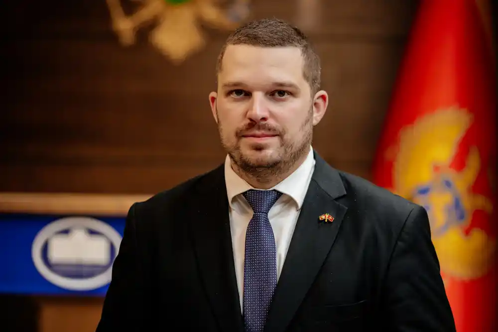 Mikić: Mogući i vanredni izbori zbog trzavica u većini