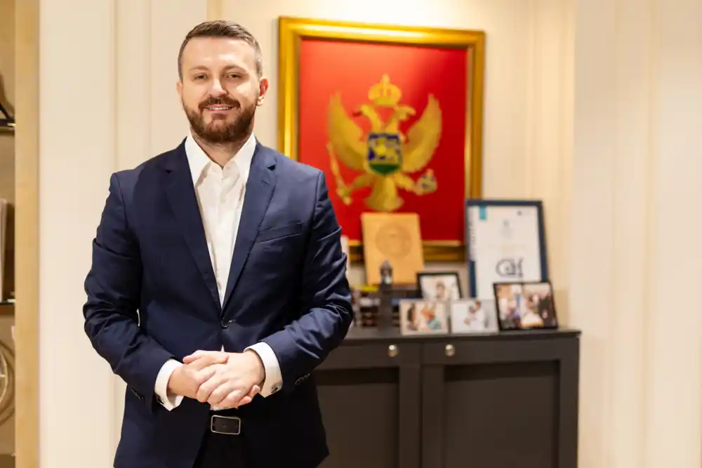 Ministar Dukaj govori na forumu Evropskog univerziteta u Tirani