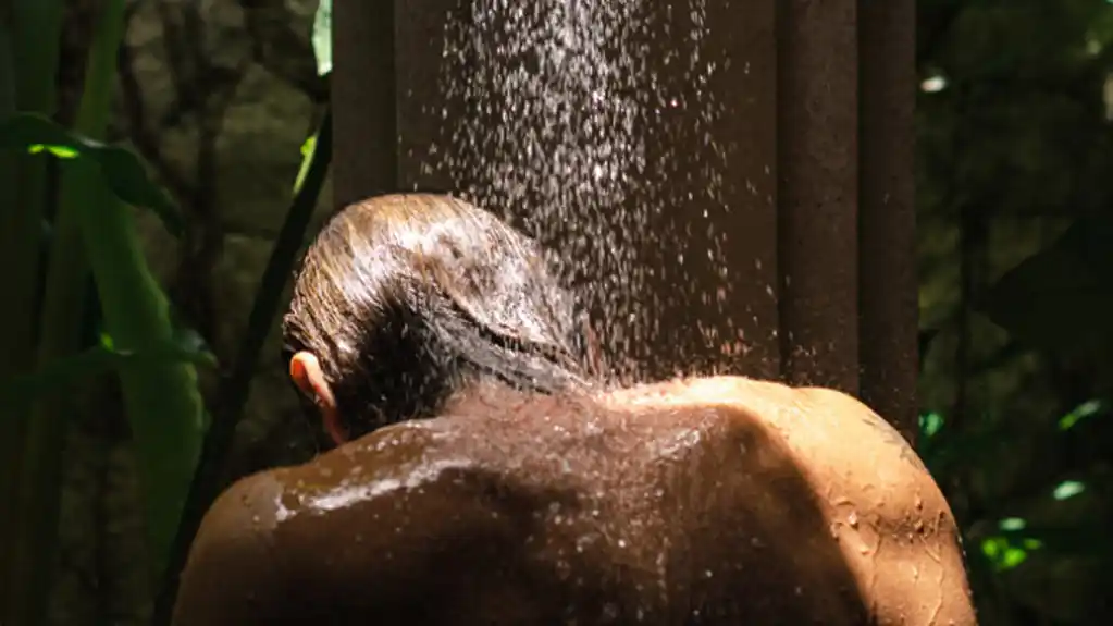 Mrak i topao mlaz- najbolji recept za miran san