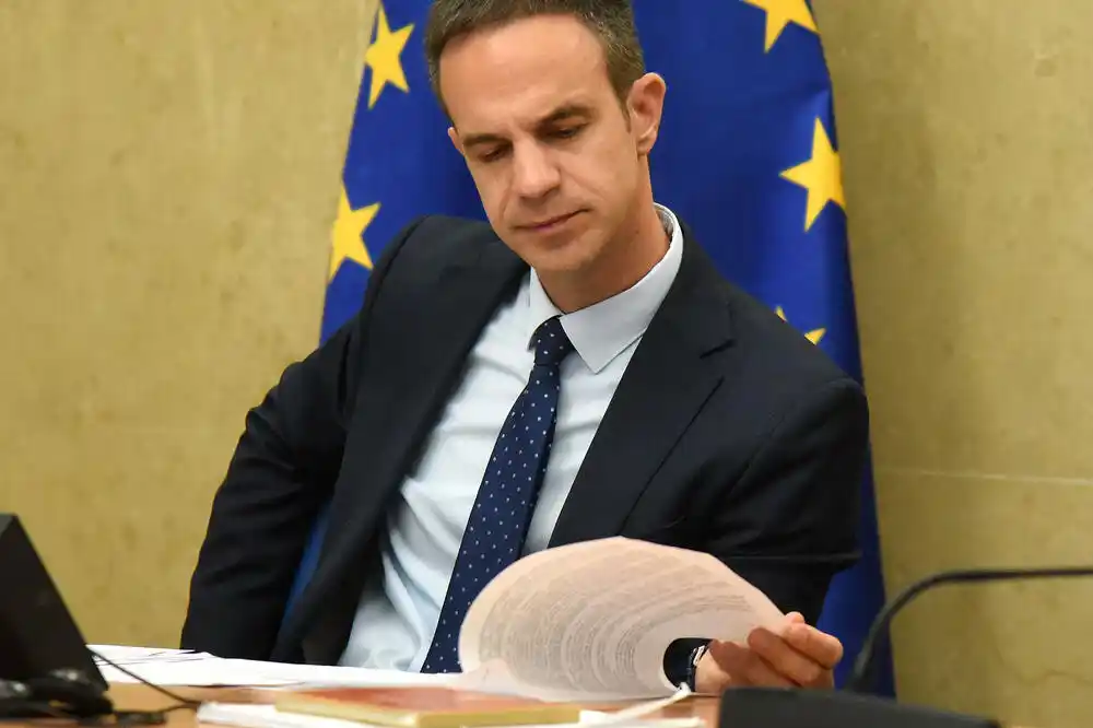 Mugoša podnio inicijativu za saslušanje ministara oko Opšteg kolektivnog ugovora