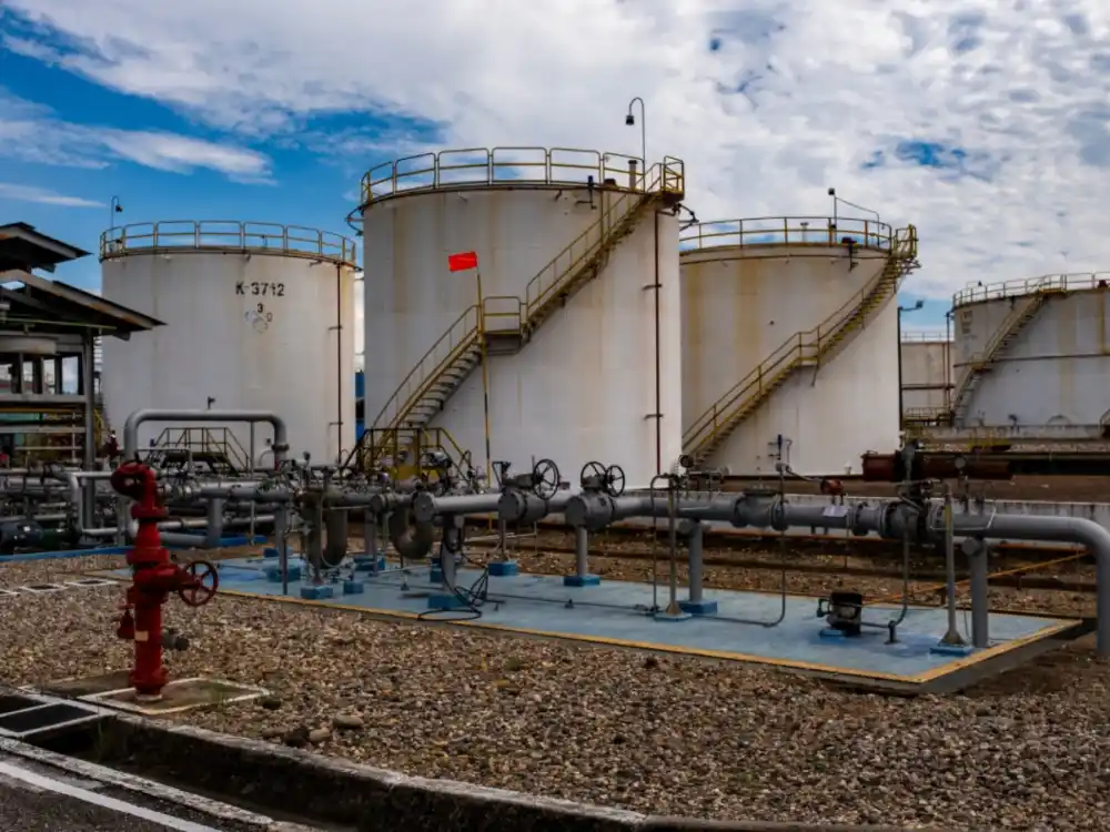 Pad cijena nafte nakon otvaranja Ormuskog moreuza i najava smirivanja sukoba