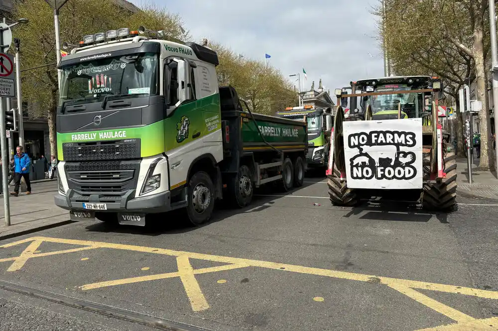 Peti dan protesta zbog visokih cijena nafte širom Irske, blokirani svi veći putevi oko Dablina
