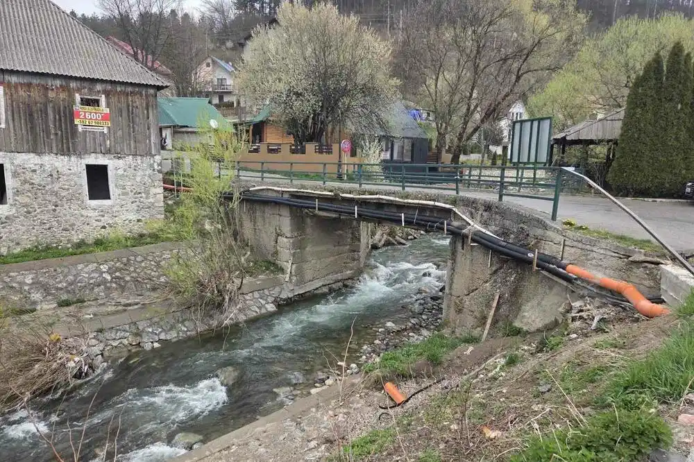 Pogled na Svinjaču zatrpanu smećem: Stanari novogradnje u Brezi razočarani prizorom koji svakodnevno mogu vidjeti