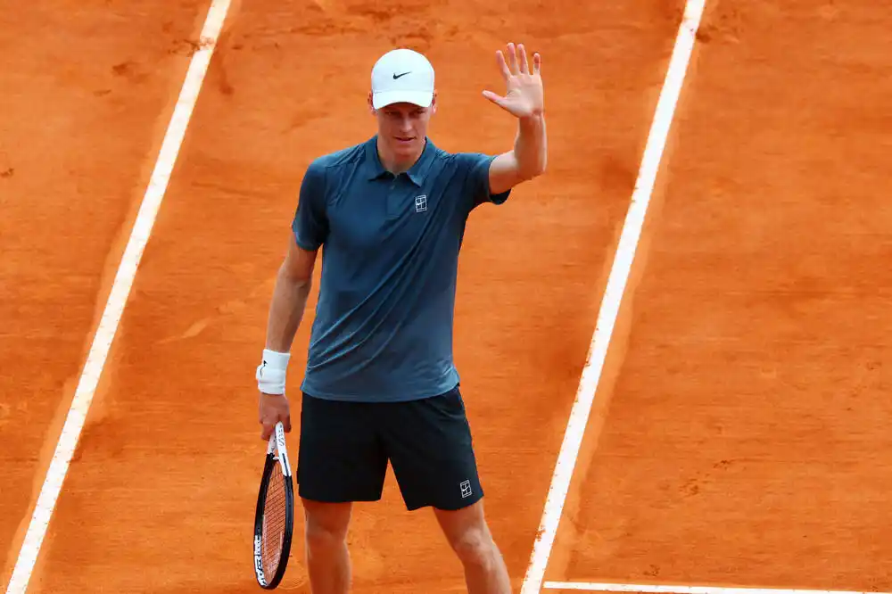 Siner lako protiv Ambera za pobjedu u Monte Karlu