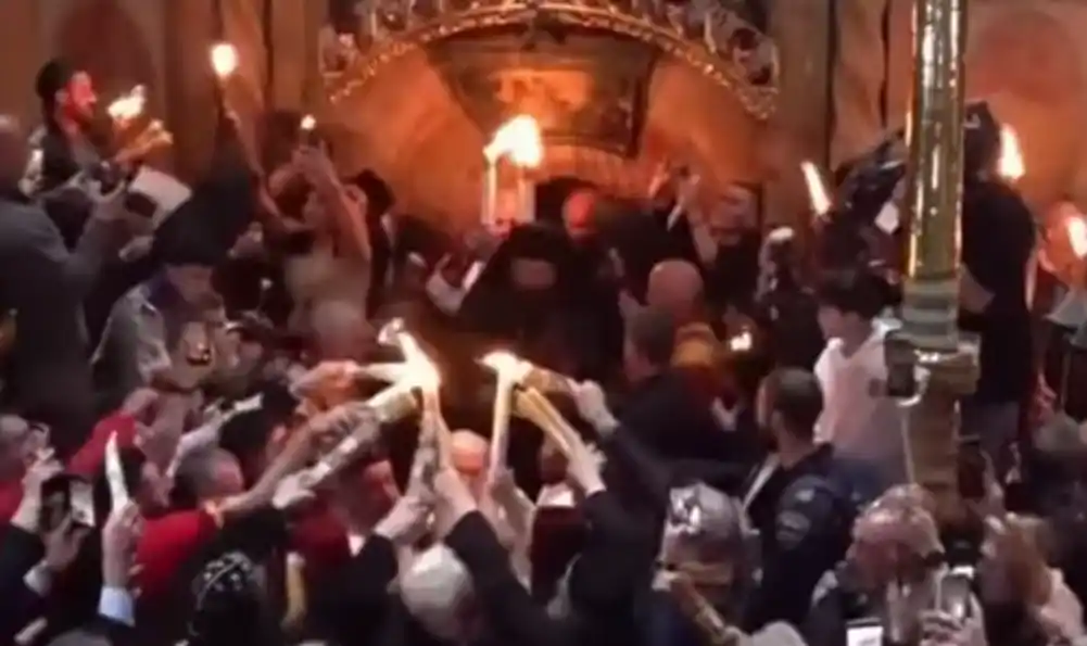 Sišao Blagodatni oganj u Jerusalimu