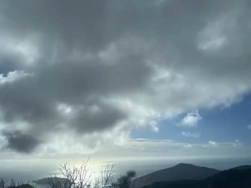 Sunce uz oblake, moguća kiša i jak sjeverni vjetar