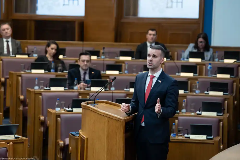 Spajić: Neko sam ko voli žene, jednu u ovom trenutku, u prošlosti više žena