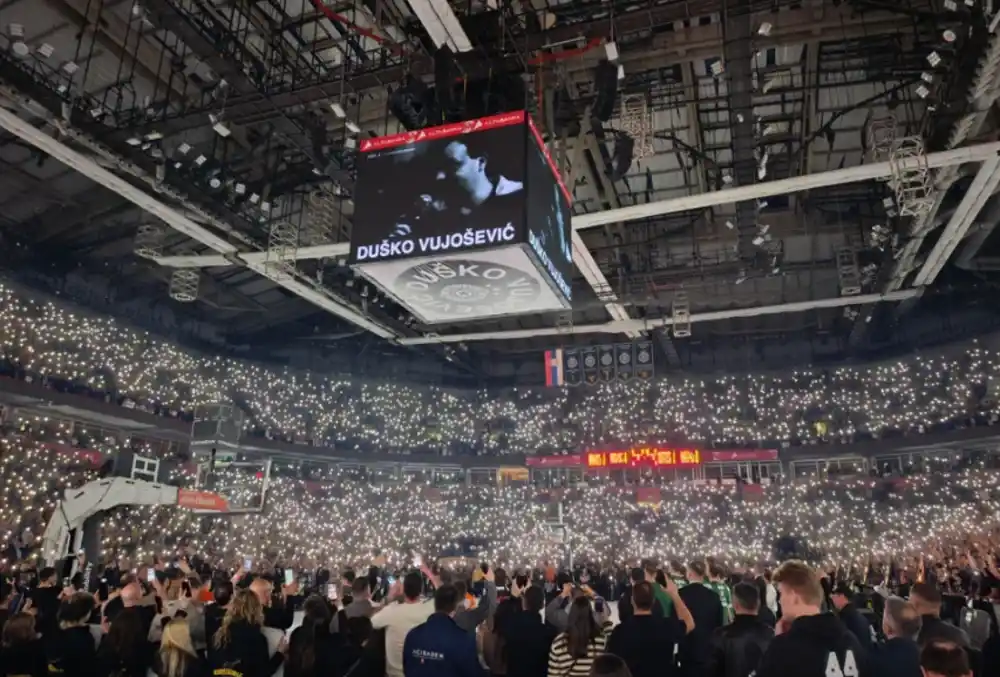 Tuga i suze u Areni: Grobari odali poštu Dušku Vujoševiću
