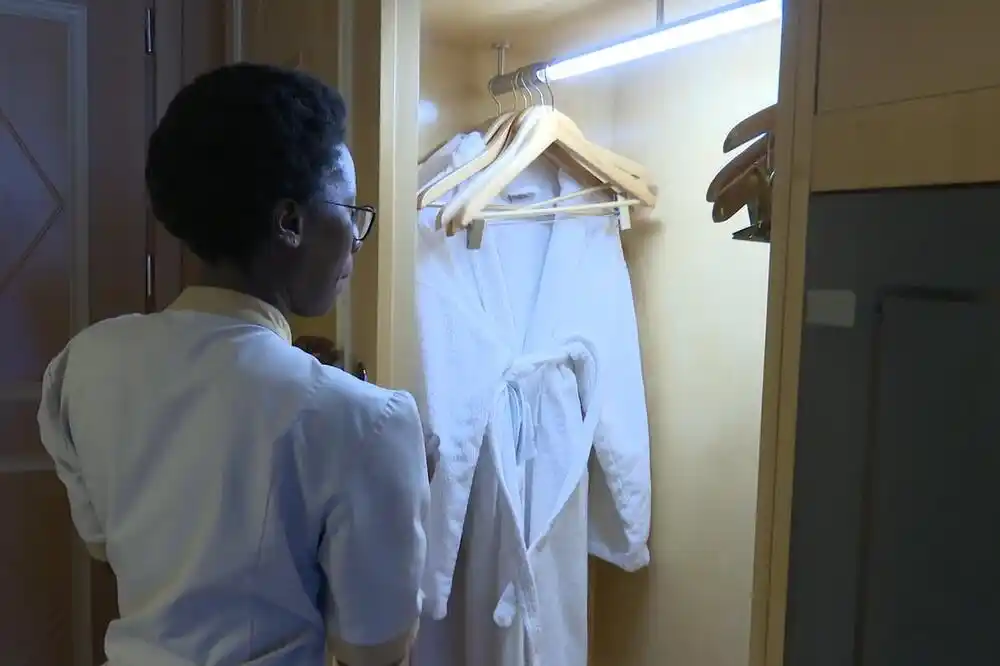 Turistički sektor zavisan od uvoza radnika, administrativne procedure i dalje prespore