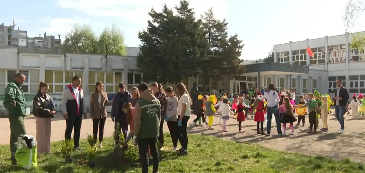 U susret Danu planete Zemlje realizovan edukativno-ekološki program za učenike OŠ „Luka Simono