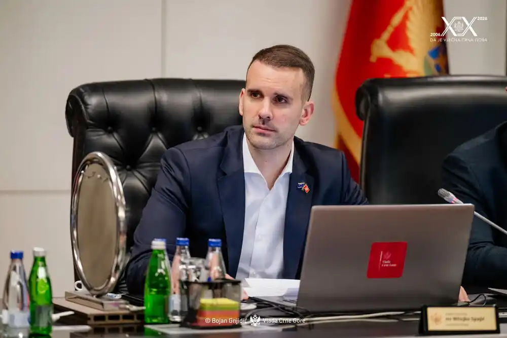 Vlada: 3,5 miliona eura za zakup dodatnog aviona za gašenje požara tokom ljeta 2026.