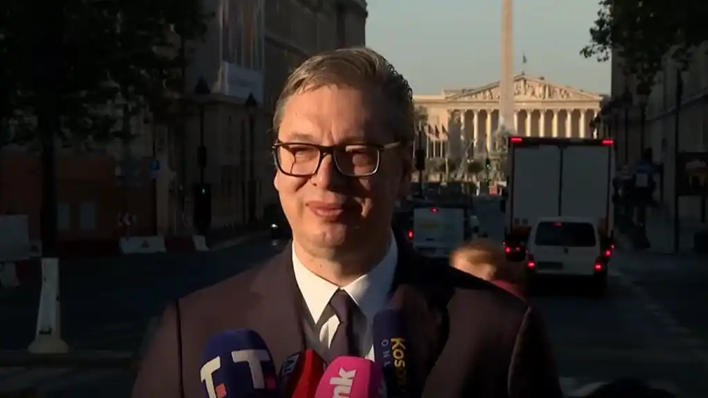 Vučić iz Pariza: Ako se budem kandidovao, tražiću podršku naroda