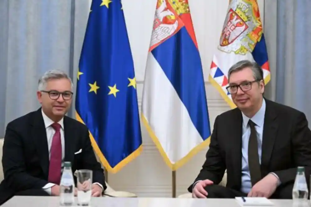 Vučić sa evropskim komesarom za unutrašnje poslove razgovarao o viznoj politici i saradnji