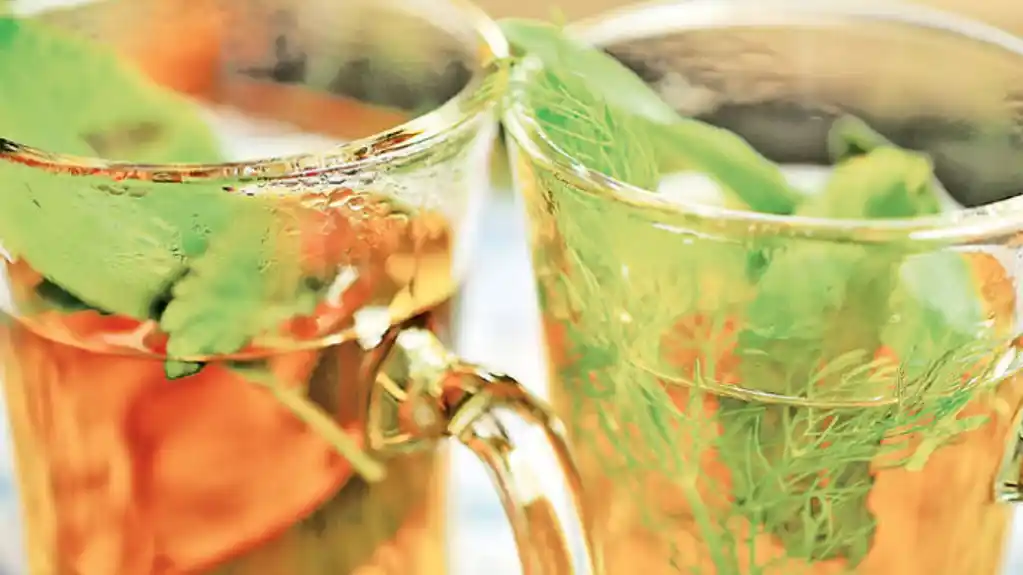 Žalfija dobra za bolno grlo