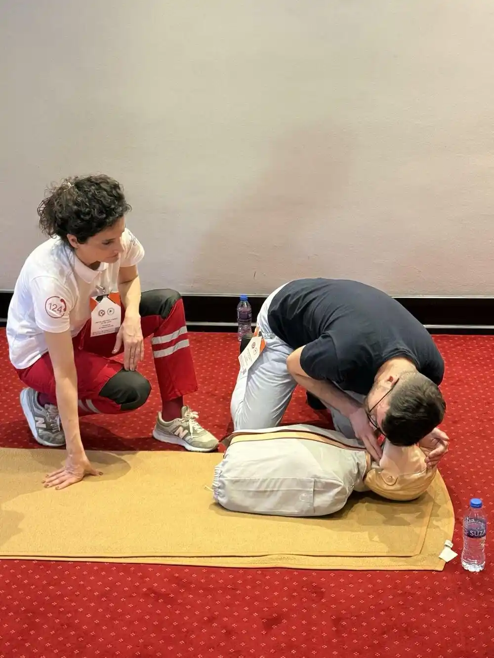 Zaposleni u CNP-u prošli edukaciju o korišćenju defibrilatora