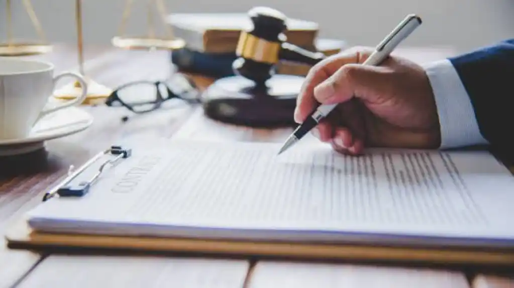 Zbog nedoličnog ponašanja odgovaralo 16 državnih službenika