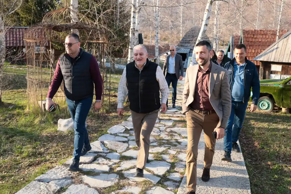 Živković sa građanima Plužina: Aktuelnu vlast ćemo poslati u opoziciju iz koje neće moći da uništava perspektivu razvoja Plužina i Crne Gore