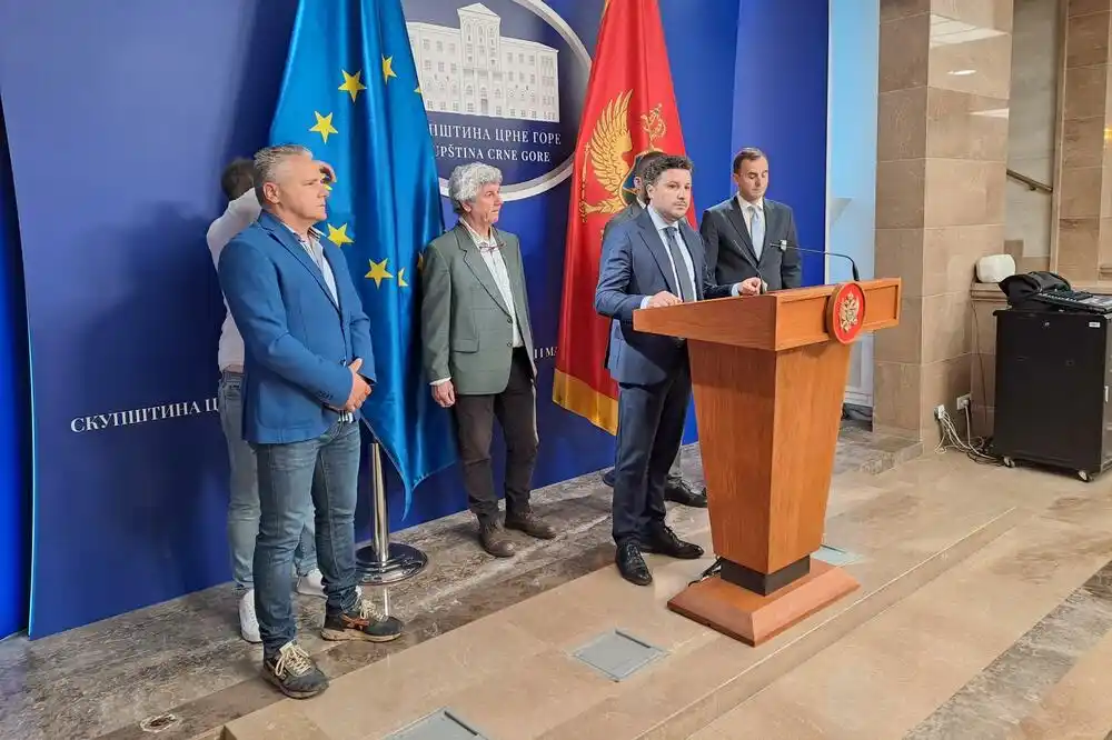 Abazović: Poravnjanje za Sveti Stefan započeto neposredno prije odluke suda, država kapitulirala