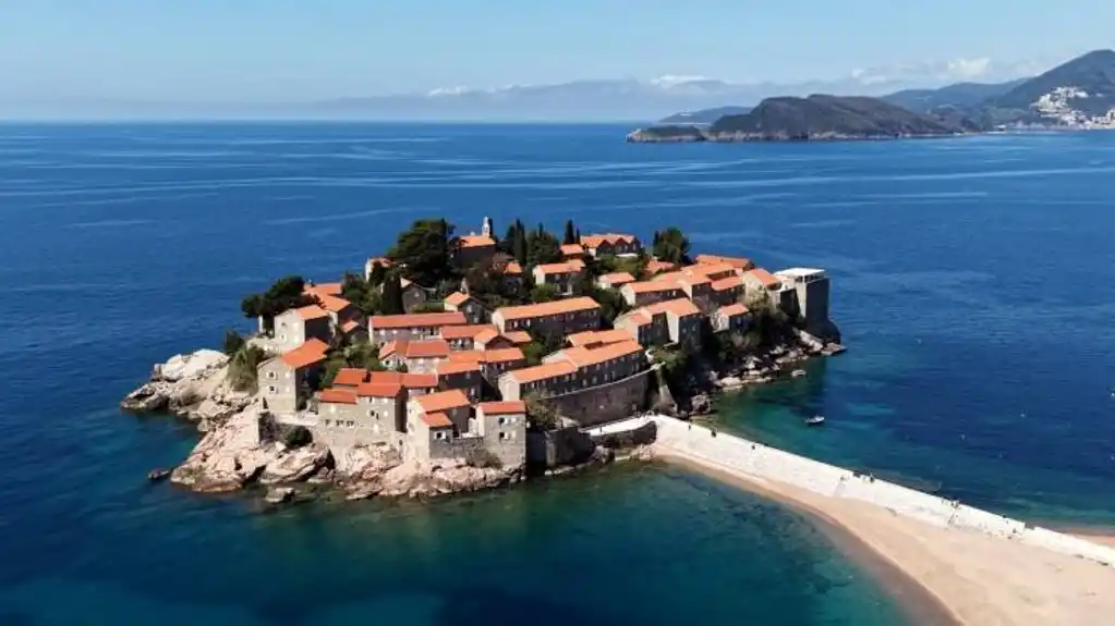Aman Sveti Stefan se sprema za ljeto 2026: Povratak luksuza, istorije i jedinstvenog doživljaja Jadrana