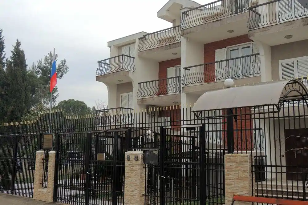 Ambasada Rusije u Crnoj Gori: MVP pokazuje malo želje da izrazi saučešće žrtvama napada na Starobilsk
